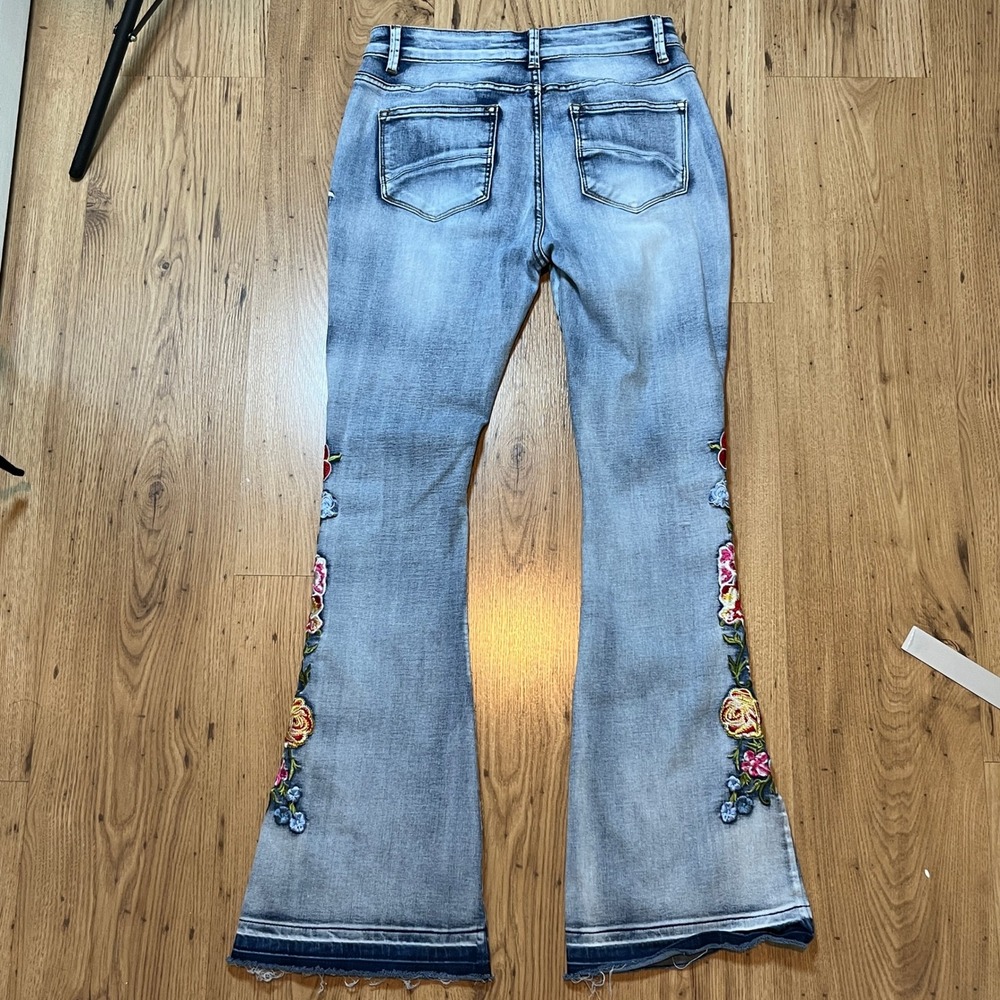 Womens Flare Jeans 29 Waist Light Wash Floral Embroidered Denim Raw Hem Boho - Picture 6 of 11